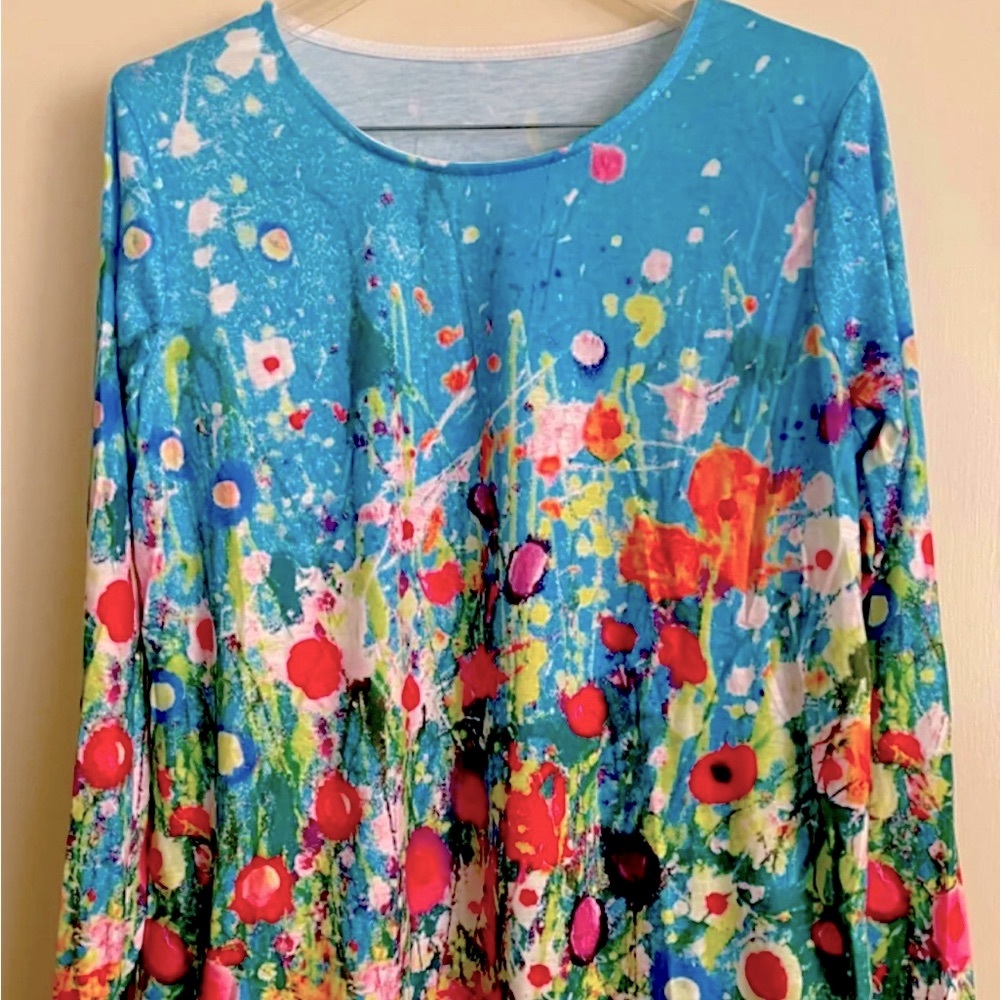 - Beautiful multi colored top, size XXL